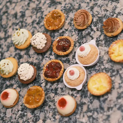 Plateau de mignardises sucrées – Image 3